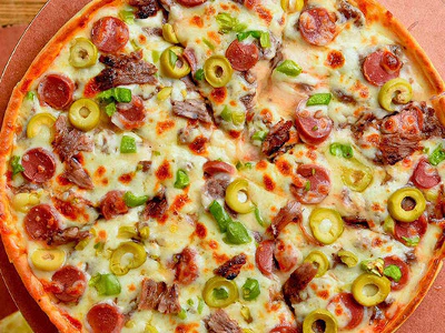 بيتزا مشكل لحوم